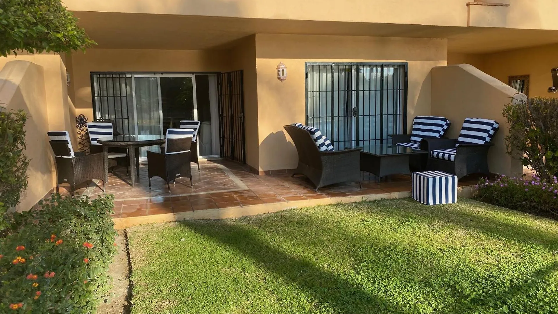 Lovely 2-Bed Apartment In Elviria Nr Marbella 0*,  España